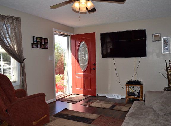 3rd image of 292 Lion Ln
