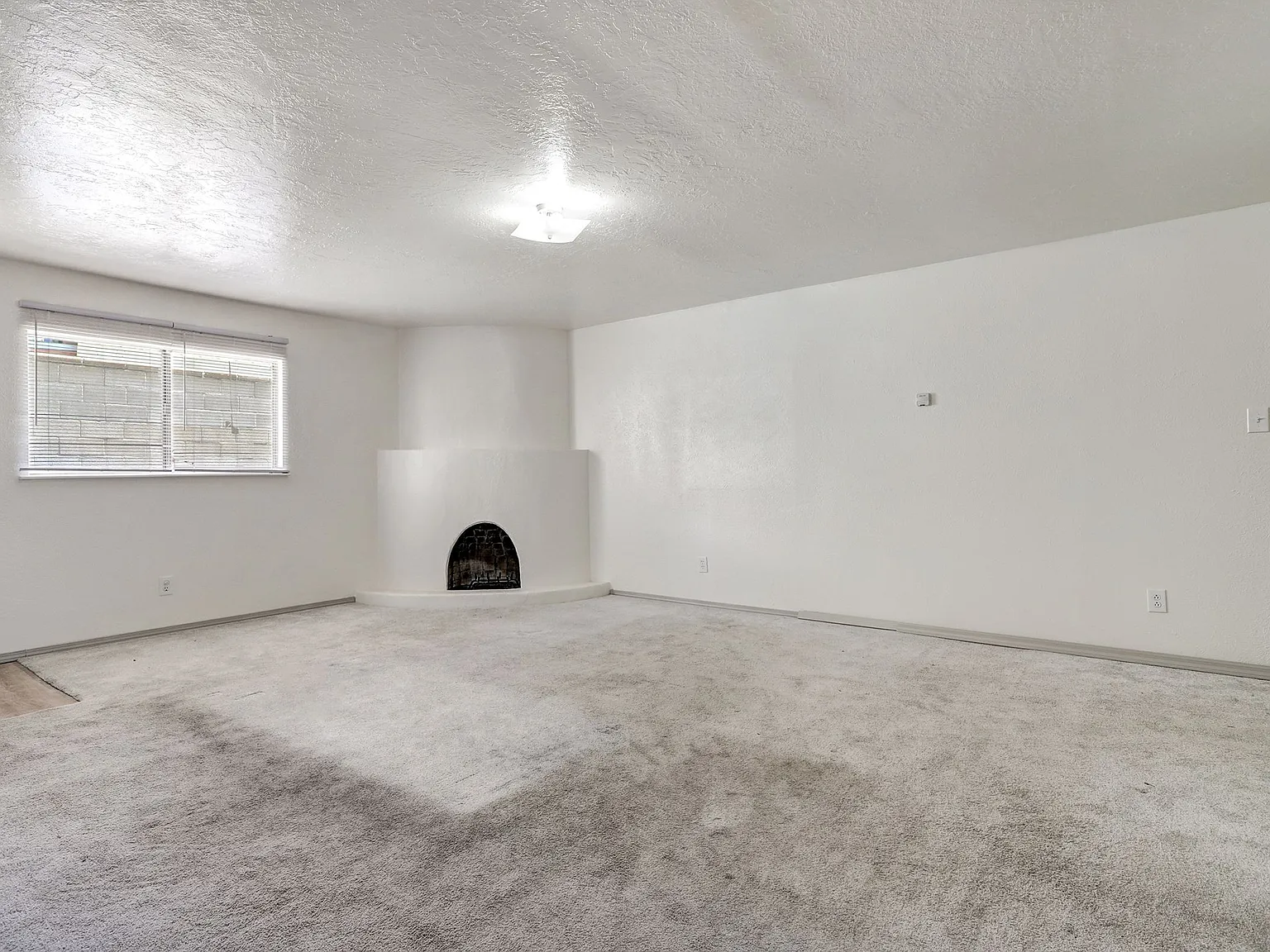 1 bed, 2.0 bath, 842 sqft, $1,199 — Photo 2