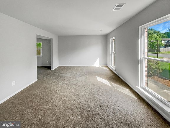4th image of 654 Pemberton Ct