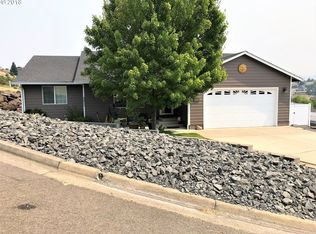220 Armande Loop, Roseburg, OR 97471