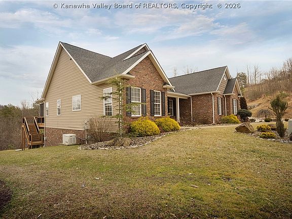 4th image of 561 Wynterhall Ln