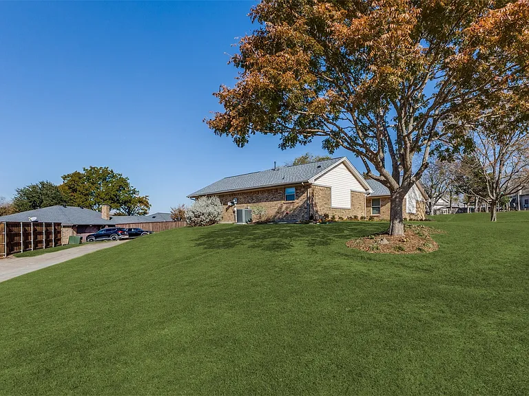 505 Wildwood Ter — Photo 1