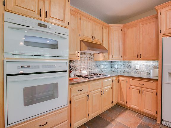 5th image of 2318 Iverson Ct