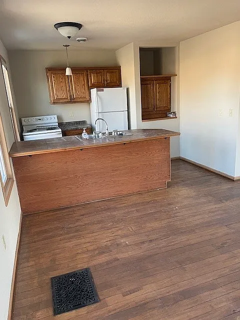 2 bed, 900 sqft, $1,100 — Photo 3