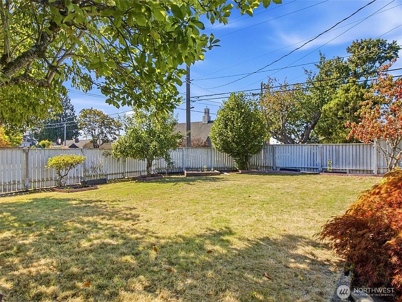 5th image of 1501 N Huson