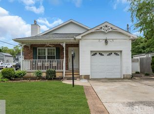 16 Avenue A, Helmetta, NJ 08828