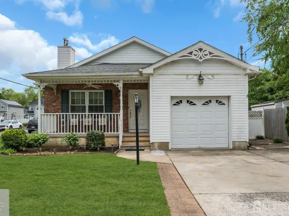 16 Avenue A, Helmetta, NJ 08828