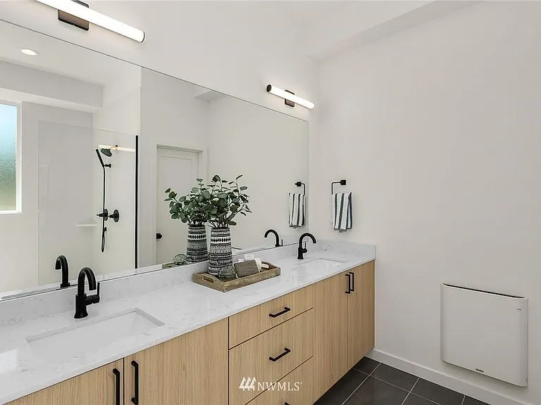 12'3" x 12'0" Master Bathroom.