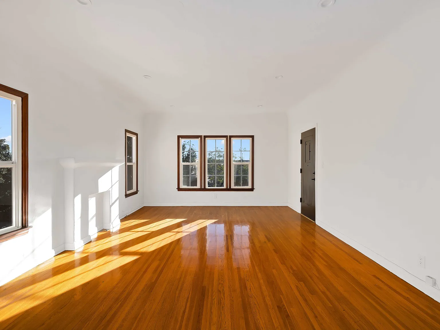 3 bed, 1300 sqft, $4,195 — Photo 3