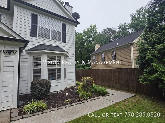4th image of 5025 Brittany Dr