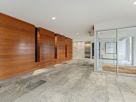 3rd image of 600 E 8th St APT 4F