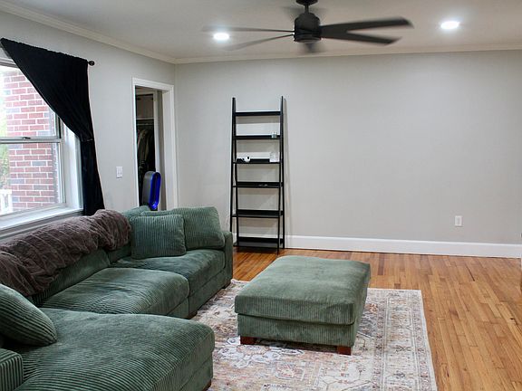 3rd image of 460 Hampton St