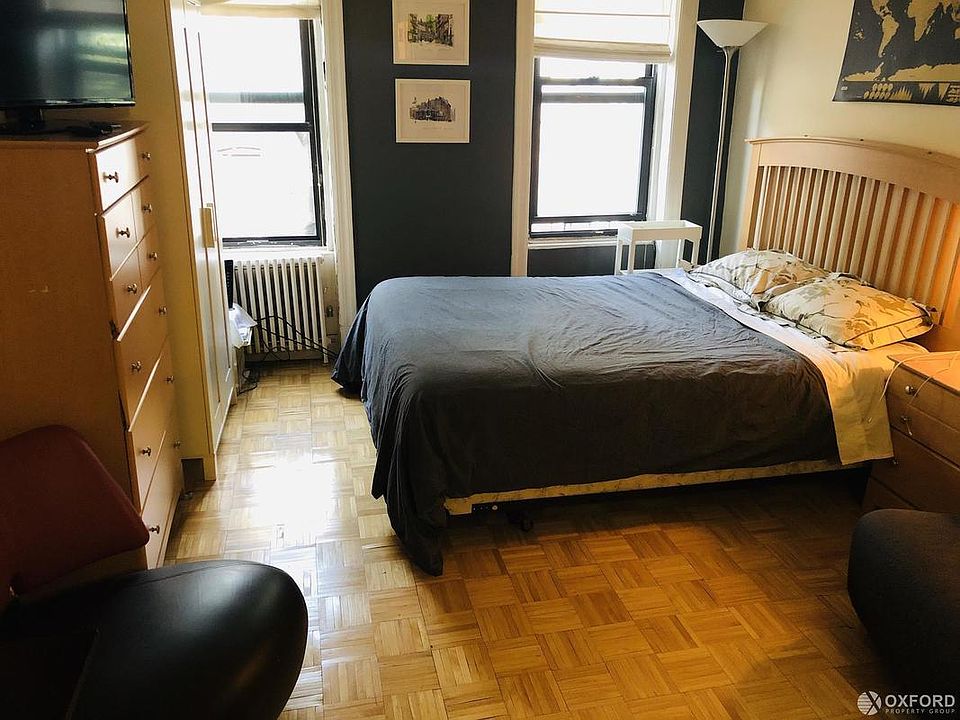 2nd image of 87 Christopher St APT 13