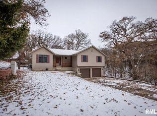 7043 Crooked Creek Rd, Blue Grass, IA 52726