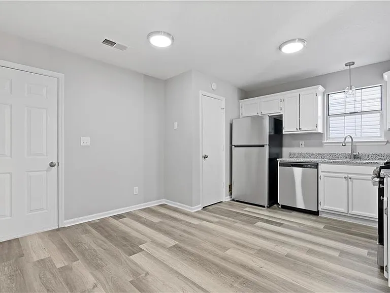 6623 Sevenoaks Dr — Photo 8
