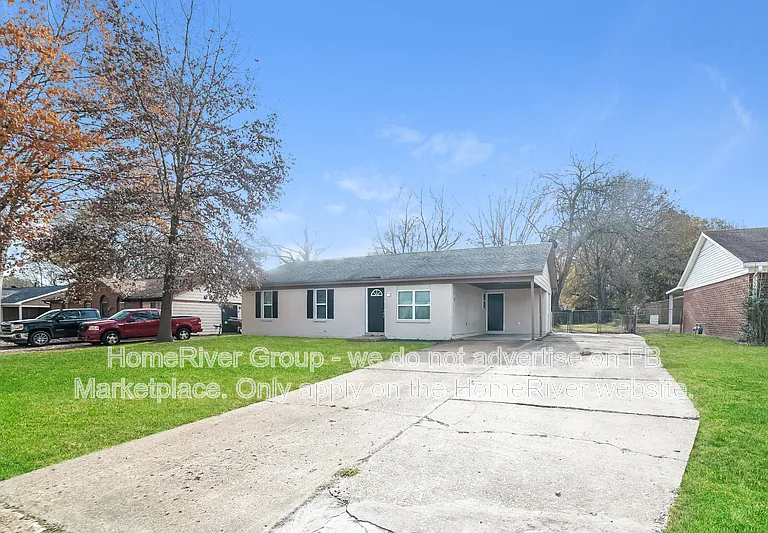 3175 Mayfair Dr — Photo 2