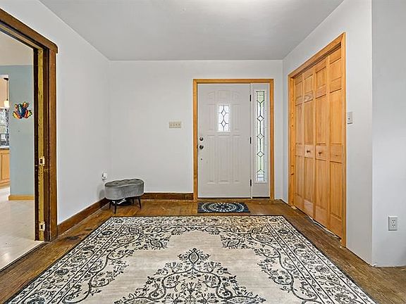 3rd image of 114 Snee Dr
