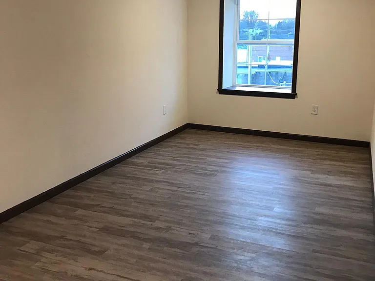 109 W Main St #E — Photo 11