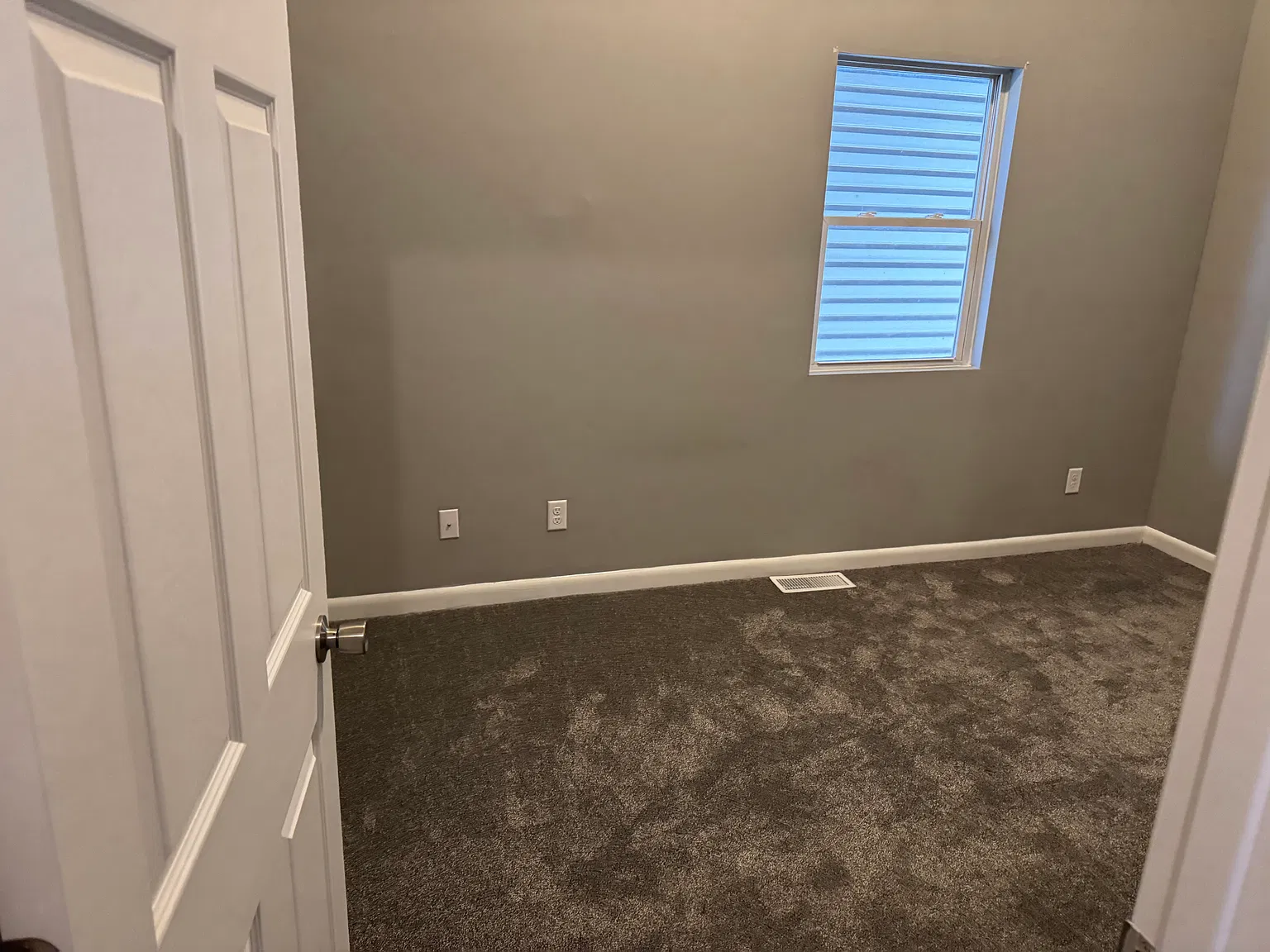 2 bed, 1.5 bath, 950 sqft, $1,200 — Photo 3