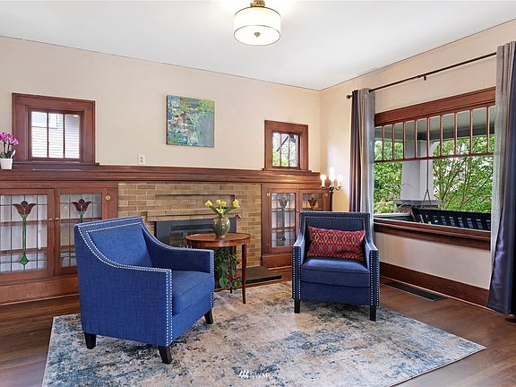 Such a cozy spot welcoming you when you walk in the door!