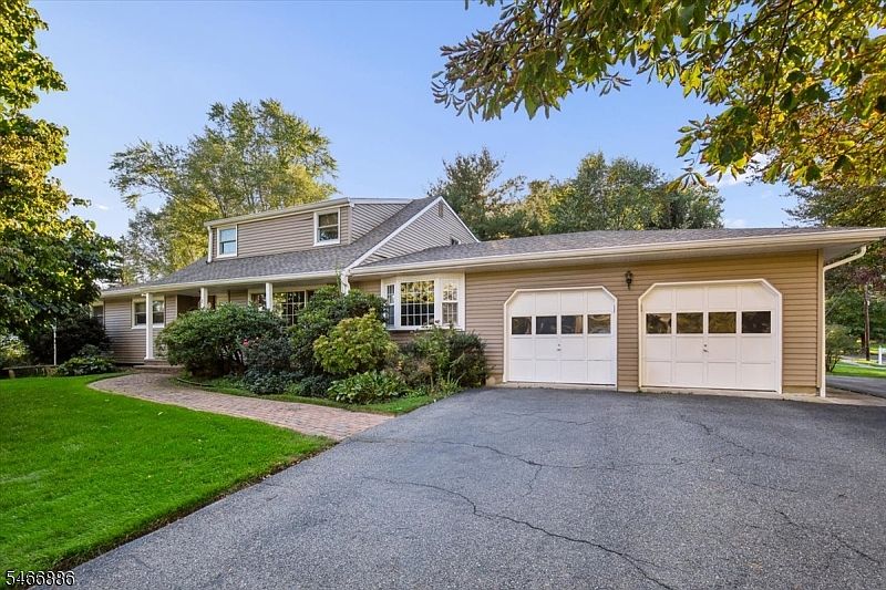 1st image of 2 Candlewood Ct