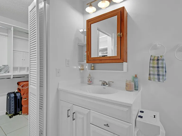 444 Island View Cir — Photo 34