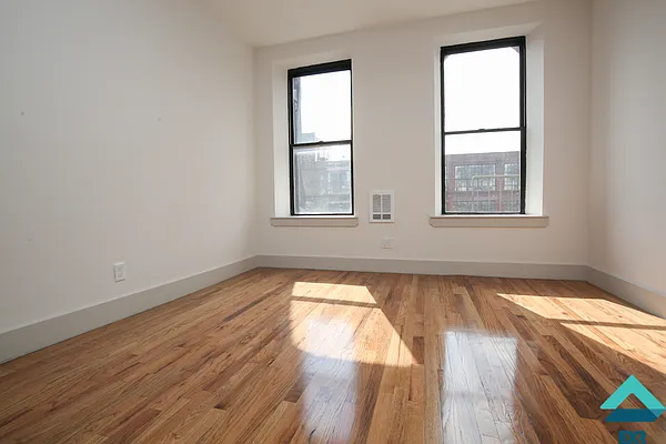 Rented by EXR | media 4