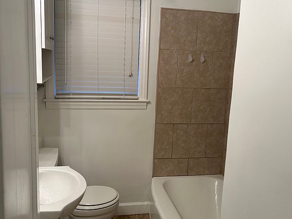 4th image of 4806 Curtis Cir