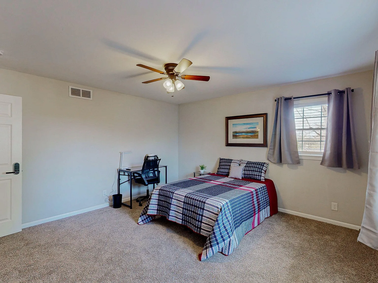 4 bed, 5.0 bath, 3000 sqft, $910 — Photo 3