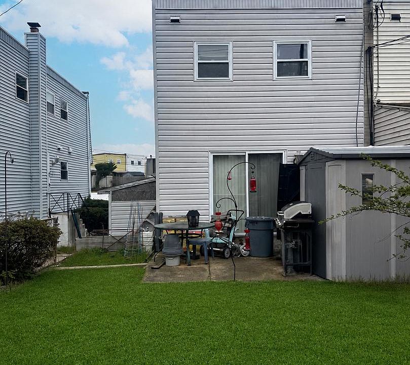 2nd image of 2722 Maxwell St