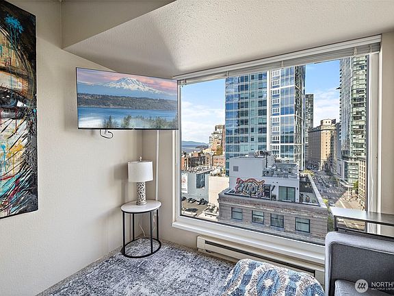 4th image of 1415 2nd Avenue #1404