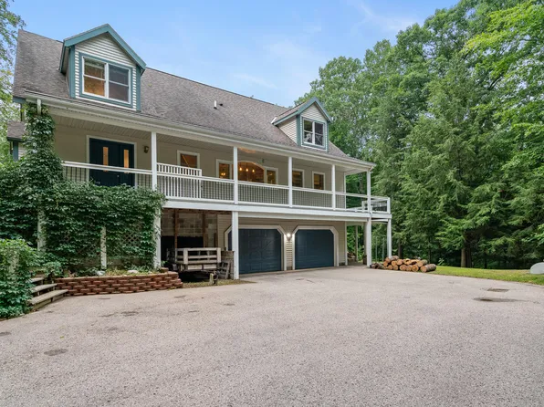 5822 Resort Pike Rd, Petoskey, MI 49770