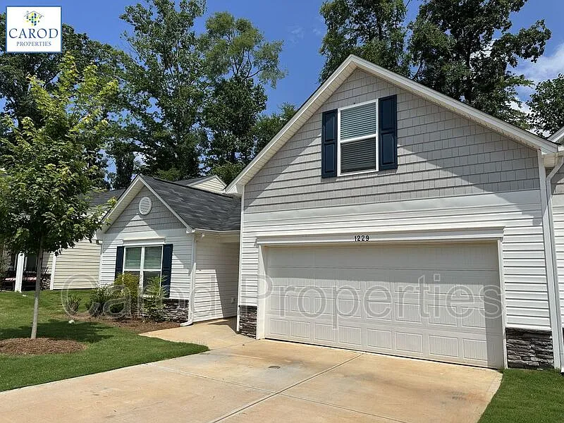 3 bed, 2.0 bath, 1800 sqft, $1,845 — Photo 4