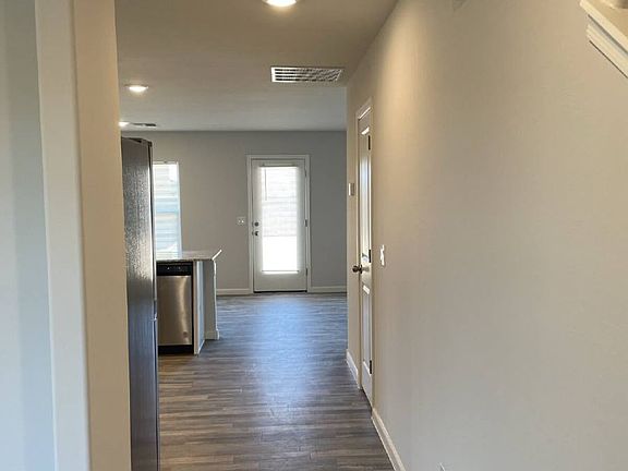 4th image of 250 W Douglas Ave