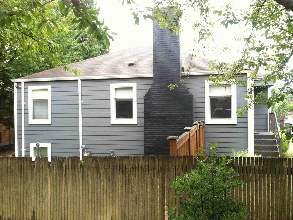 2nd image of 2515 NE 68th St