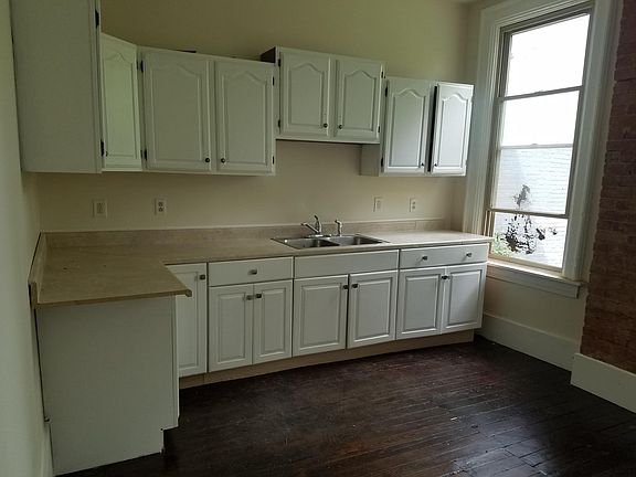 3rd image of 1330 Greenup St