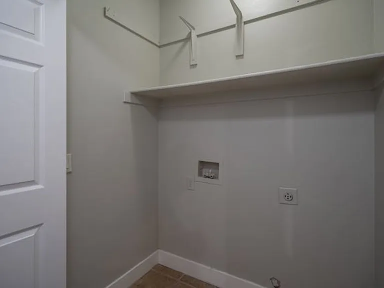 Valley View Condos — Photo 14