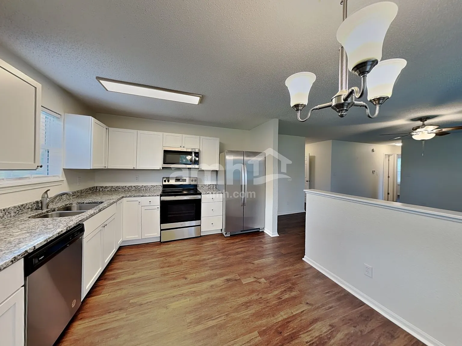 3 bed, 2.0 bath, 1248 sqft, $1,700 — Photo 3