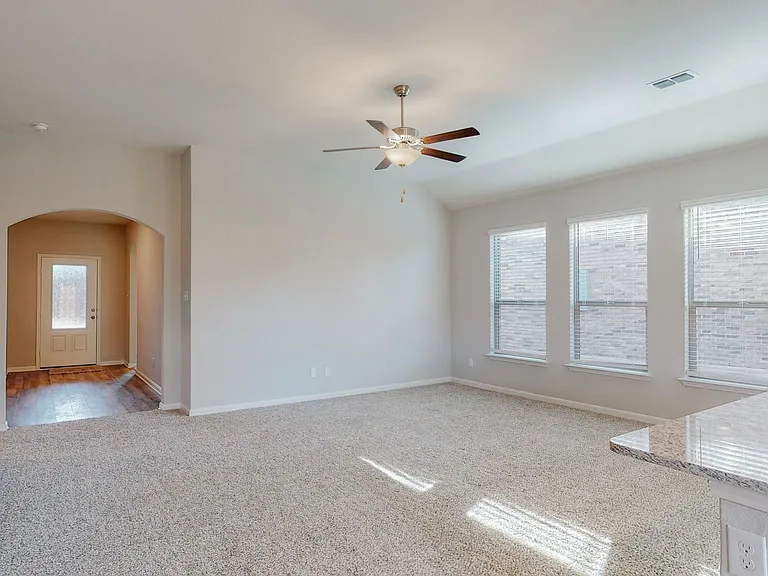 2113 Emma Ct — Photo 14