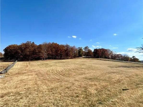 433 Meadow Ridge Dr #8, Huntsville, AR 72740