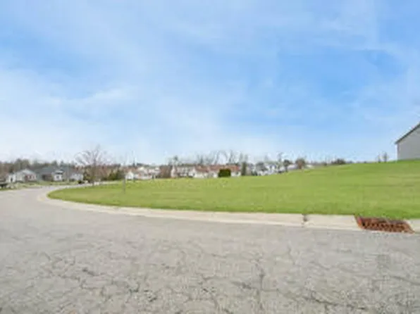 801 Lost Creek Dr, Bellefontaine, OH 43311