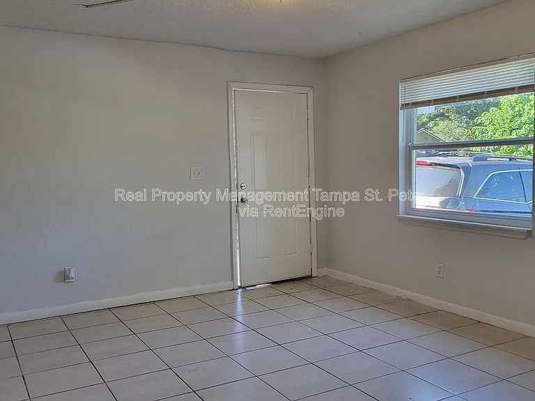 8427 N 39th St #2 — Photo 4