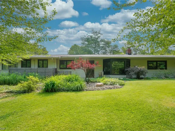 12817 Westchester Trl, Chesterland, OH 44026
