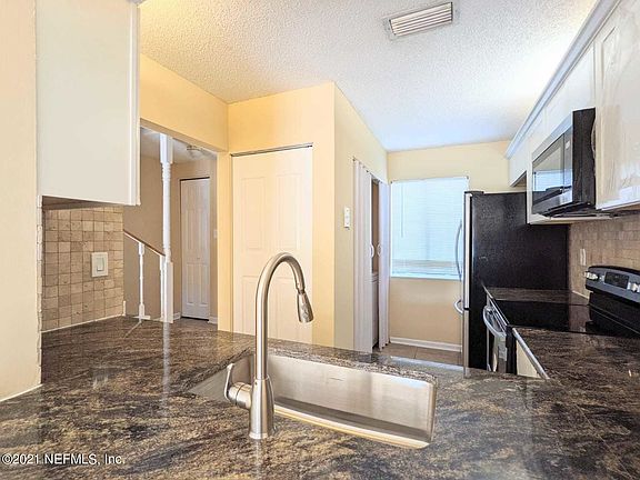 3rd image of 7701 W Baymeadows Cir
