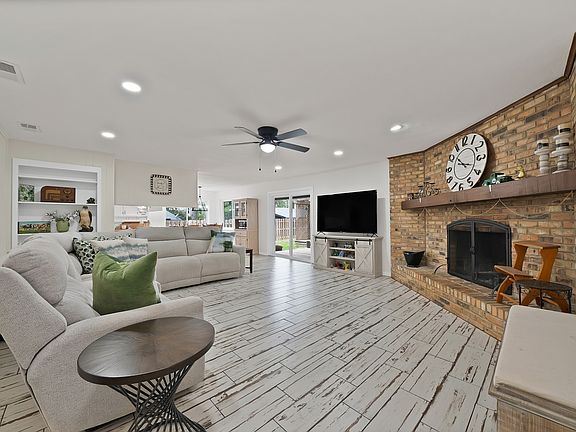 5th image of 4025 Diamond Loch W