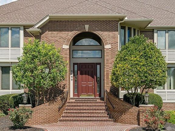 5th image of 9290 Ash Hollow Ln