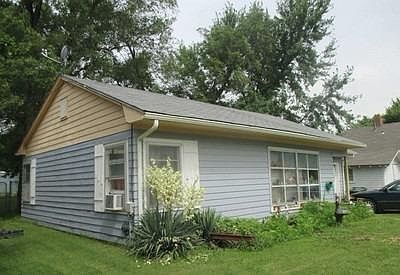 5th image of 303 S Ash St