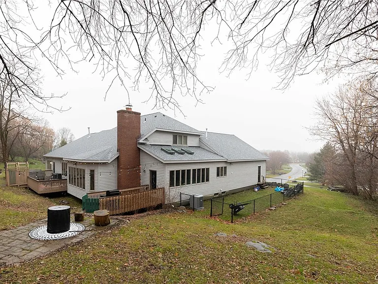 4892 Macgregor Ln — Photo 2
