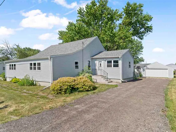 211 Brush Ave, Urbana, IA 52345