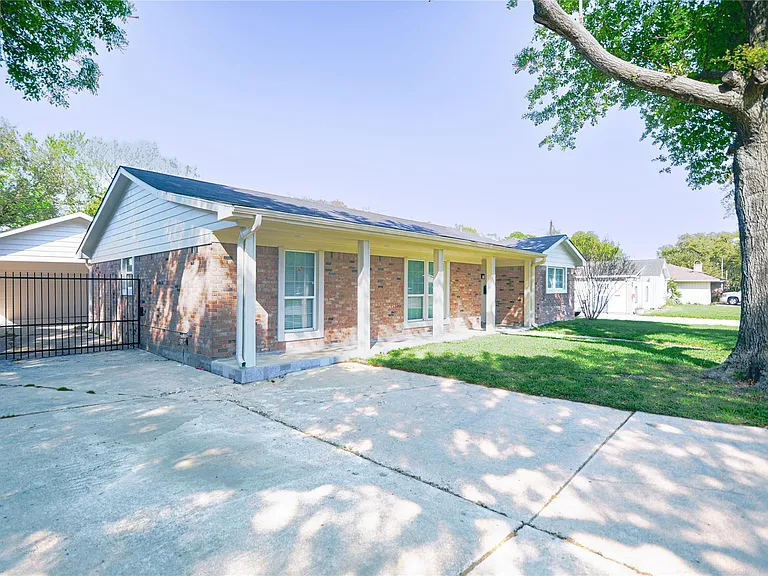 8006 Richmond Ave — Photo 4